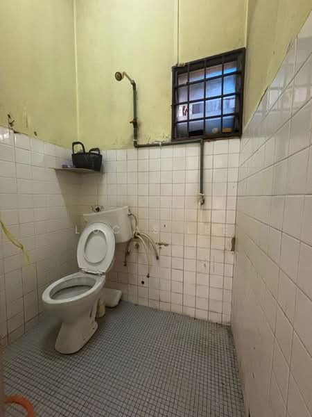 Taman Sri Pulai untuk Untuk Dijual - RM 408,000, Apr 2026 - Bathroom - PropertyGuru.com.my