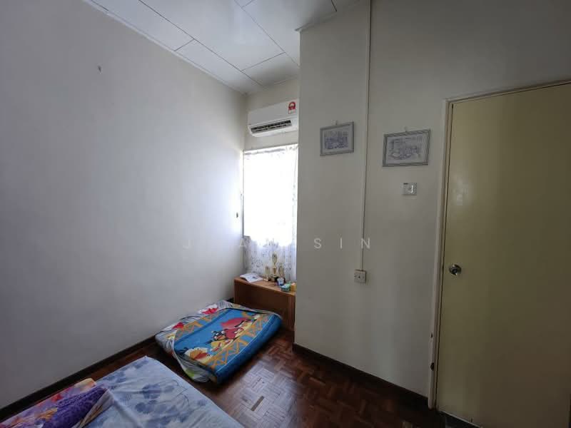 2-storey Terraced House for Sale in Bandar Putra (Kulai) - Joan Sin - Bedroom - PropertyGuru.com.my