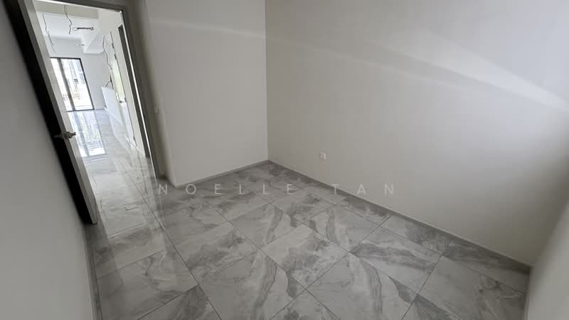 Terraced House for Sale in Taman Bukit Serdang (Seri Kembangan) - Noelle Tan - Bedroom 1 - 1st Floor - PropertyGuru.com.my