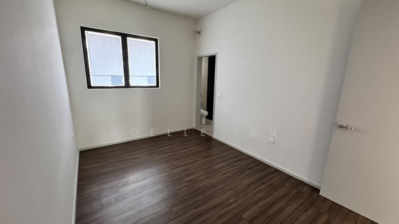 Terraced House for Sale in Taman Bukit Serdang (Seri Kembangan) - Noelle Tan - Bedroom 2 - PropertyGuru.com.my