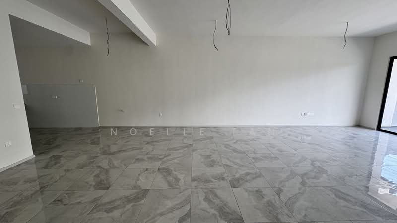 Terraced House for Sale in Taman Bukit Serdang (Seri Kembangan) - Noelle Tan - Living Room & Dining Area - PropertyGuru.com.my