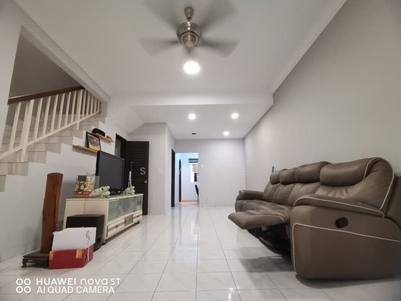 2-storey Terraced House for Sale in Taman Putra Prima (Puchong) - Sky Lee - Living Room - PropertyGuru.com.my