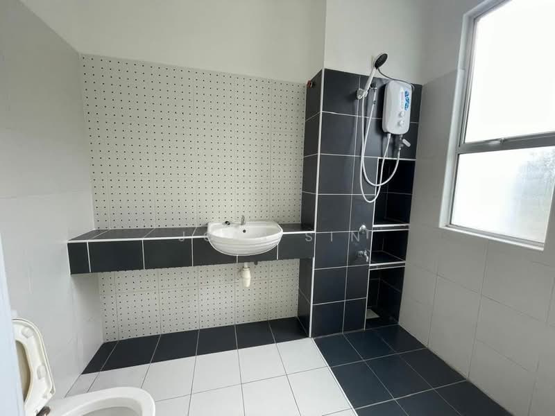 2-storey Terraced House for Sale in Setia Eco Gardens (Gelang Patah) - Joan Sin - Bathroom - PropertyGuru.com.my