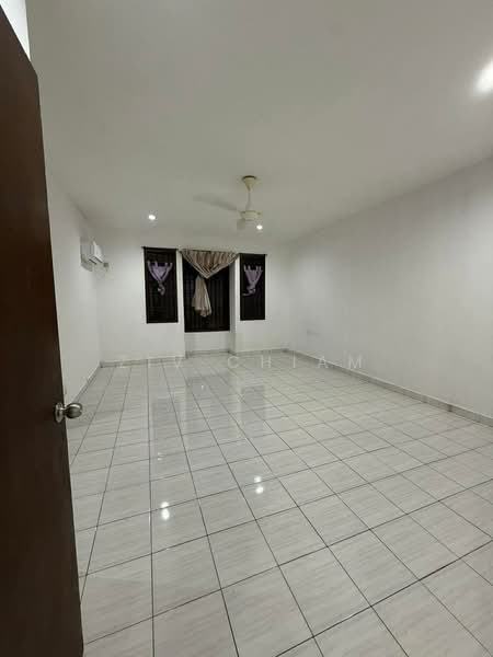 Mount Austin Mounts Austins untuk Untuk Disewa - RM 2,000 /bulan, Mac 2026 - Living Room - PropertyGuru.com.my