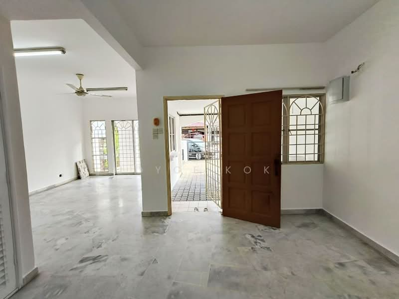 2-storey Terraced House for Sale in Usj 11 (Subang Jaya) - Joyce Kok - Living Room - PropertyGuru.com.my