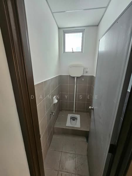 Shop for Rent in Bandar Indahpura (Kulai) - Danny See - Bathroom - PropertyGuru.com.my