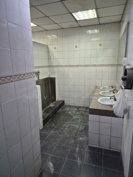 Warehouse for Rent in Jalan Ipoh (Kuala Lumpur) - David Tang - Bathroom - PropertyGuru.com.my