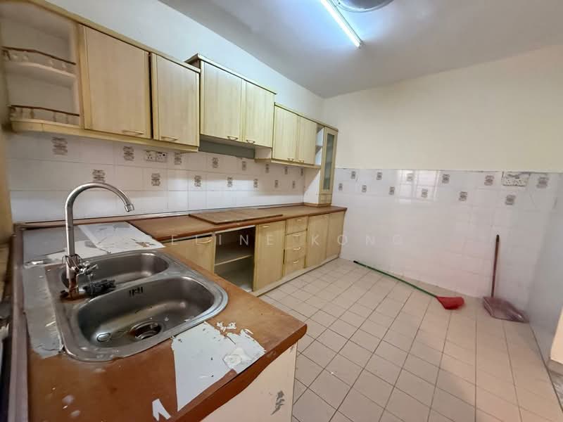 Terraced House for Sale in Bandar Kinrara Seksyen 5 (Bandar Kinrara) - Celine Kong - Kitchen - PropertyGuru.com.my