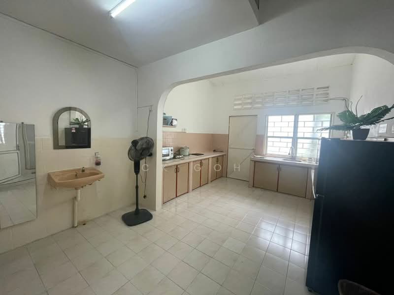 Terraced House for Rent in Island Glades (Jelutong) - CK Goh - Kitchen - PropertyGuru.com.my