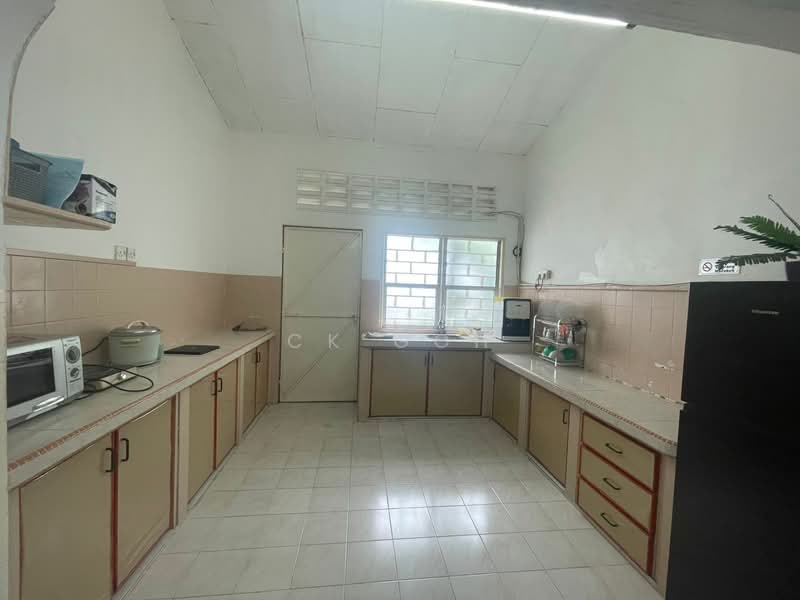 Terraced House for Rent in Island Glades (Jelutong) - CK Goh - Kitchen - PropertyGuru.com.my