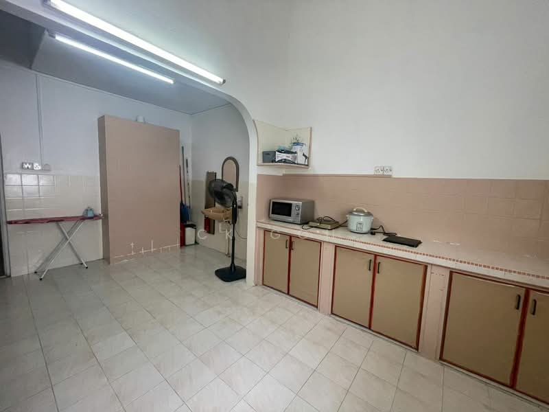Terraced House for Rent in Island Glades (Jelutong) - CK Goh - Kitchen - PropertyGuru.com.my