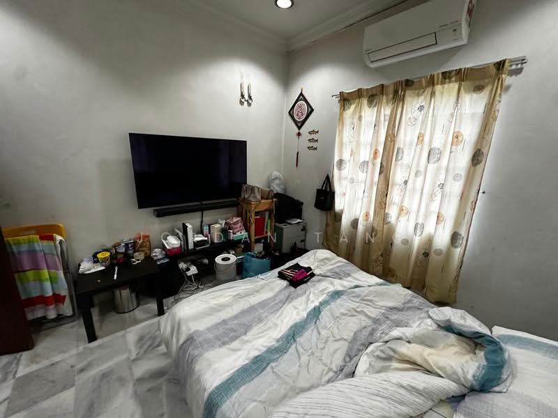 Rumah Berkembar untuk Dijual di Seksyen 17 (Petaling Jaya) - Jordan Tang - Bedroom - PropertyGuru.com.my