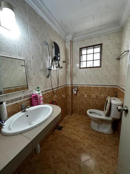 Rumah Berkembar untuk Dijual di Seksyen 17 (Petaling Jaya) - Jordan Tang - Bathroom - PropertyGuru.com.my