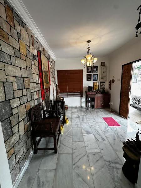 Rumah Berkembar untuk Dijual di Seksyen 17 (Petaling Jaya) - Jordan Tang - Living Room - PropertyGuru.com.my