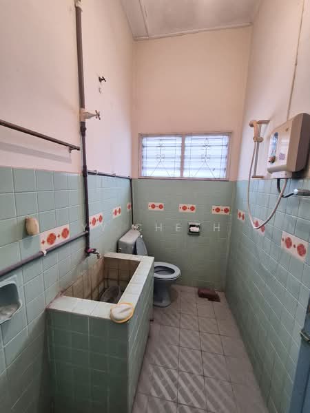 Semi-Detached House for Sale in Taman Boon Bak (Ipoh) - YY Cheah - Bathroom - PropertyGuru.com.my
