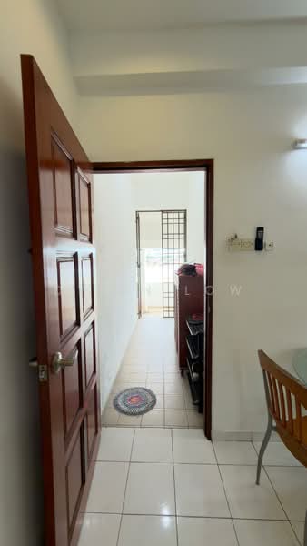 Pangsapuri untuk Dijual di Krystal Villa - Dylan Low - Entrance - PropertyGuru.com.my