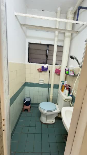 Pangsapuri untuk Dijual di Krystal Villa - Dylan Low - Bathroom - PropertyGuru.com.my