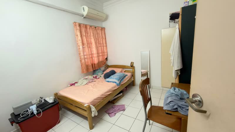Pangsapuri untuk Dijual di Krystal Villa - Dylan Low - Bedroom - PropertyGuru.com.my