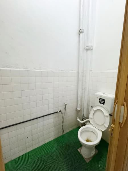 Shop for Rent in George Town (Penang) - Jordan Foo - Bathroom - PropertyGuru.com.my