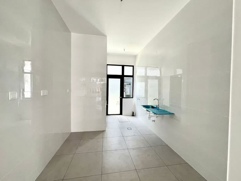 2-storey Terraced House for Sale in Taman Mount Austin (Tebrau) - Shela Lim - Kitchen - PropertyGuru.com.my