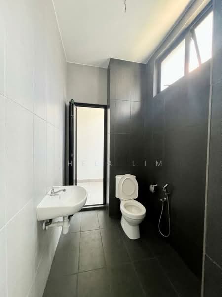 2-storey Terraced House for Sale in Taman Mount Austin (Tebrau) - Shela Lim - Bathroom - PropertyGuru.com.my