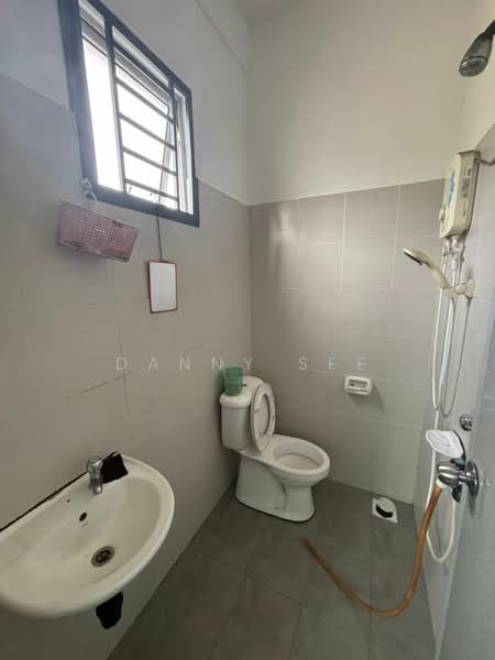 Taman Scientex Utama Senai Double Storey Terrace House untuk Untuk Dijual - RM 500,000, Mac 2026 - Bathroom - PropertyGuru.com.my