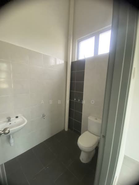 Taman Cheng Setia untuk Untuk Dijual - RM 538,000, Mac 2026 - Bathroom - PropertyGuru.com.my