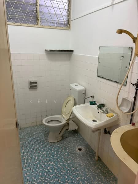 Flat for Rent at Taman Bukit Jambul - Kelvin Tan - Bathroom - PropertyGuru.com.my