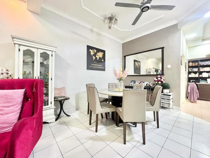 2-storey Terraced House for Sale in Taman Pelangi Semenyih (Semenyih) - Zarema Kulbuzheva - Dining Room - PropertyGuru.com.my