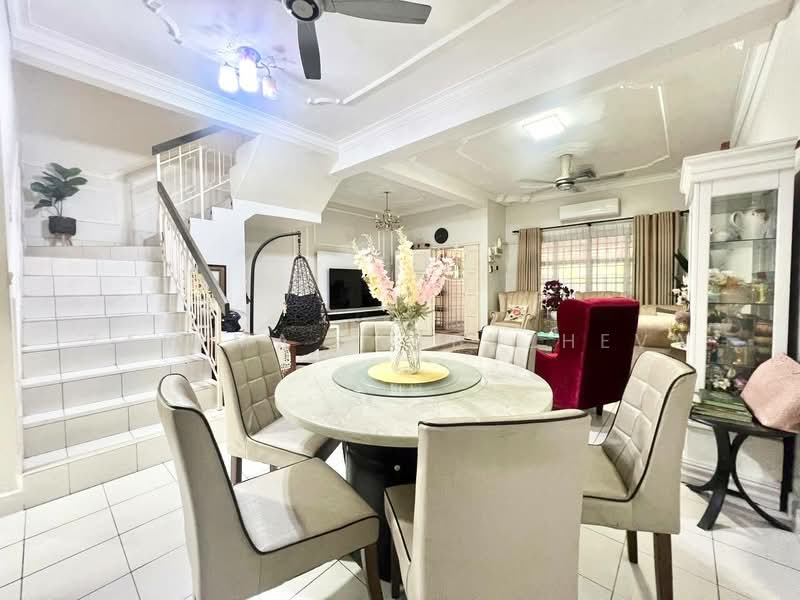 2-storey Terraced House for Sale in Taman Pelangi Semenyih (Semenyih) - Zarema Kulbuzheva - Living Room - PropertyGuru.com.my