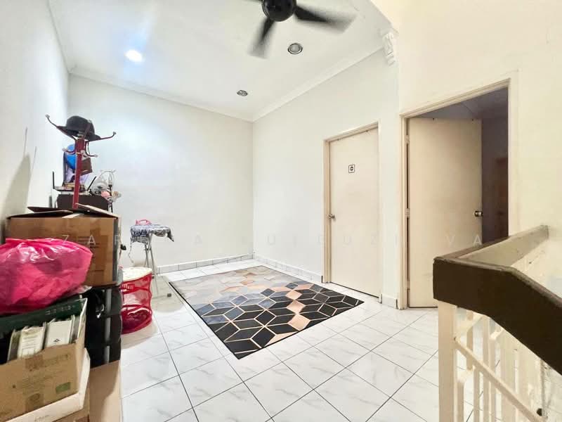 2-storey Terraced House for Sale in Taman Pelangi Semenyih (Semenyih) - Zarema Kulbuzheva - Corridor - PropertyGuru.com.my