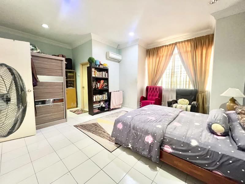 2-storey Terraced House for Sale in Taman Pelangi Semenyih (Semenyih) - Zarema Kulbuzheva - Bedroom - PropertyGuru.com.my