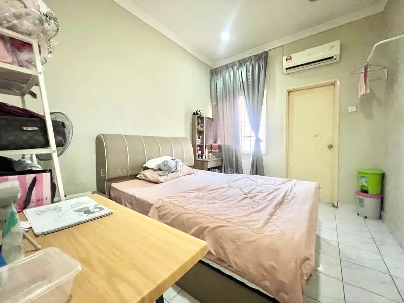 2-storey Terraced House for Sale in Taman Pelangi Semenyih (Semenyih) - Zarema Kulbuzheva - Bedroom - PropertyGuru.com.my