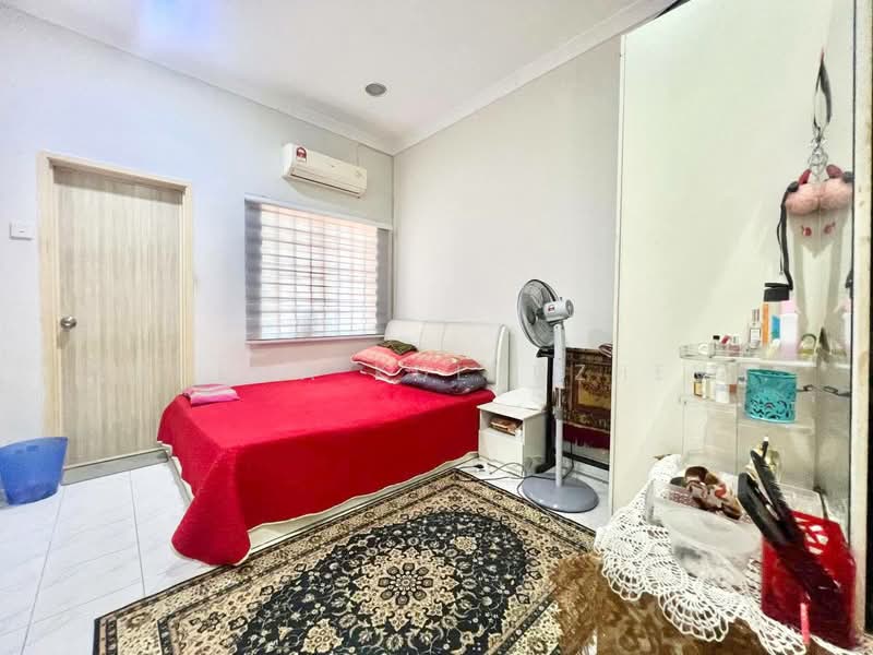 2-storey Terraced House for Sale in Taman Pelangi Semenyih (Semenyih) - Zarema Kulbuzheva - Bedroom - PropertyGuru.com.my