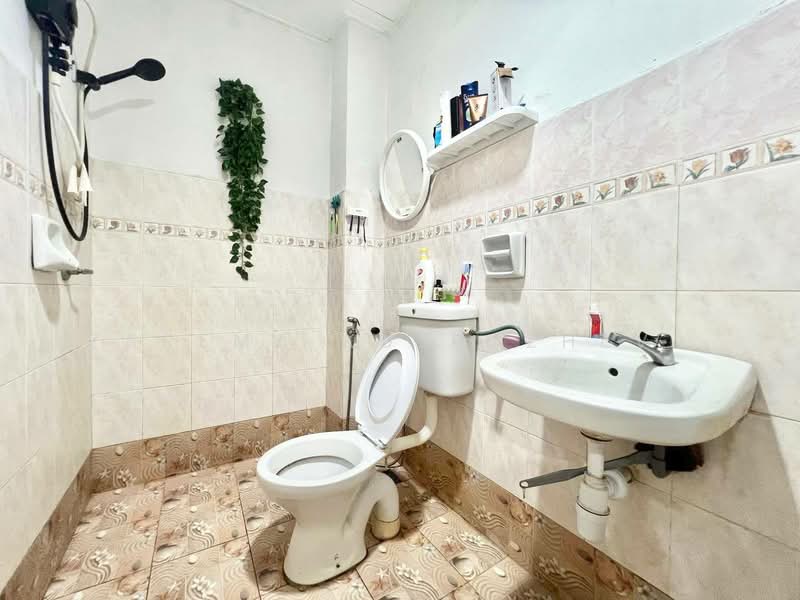 2-storey Terraced House for Sale in Taman Pelangi Semenyih (Semenyih) - Zarema Kulbuzheva - Bathroom - PropertyGuru.com.my