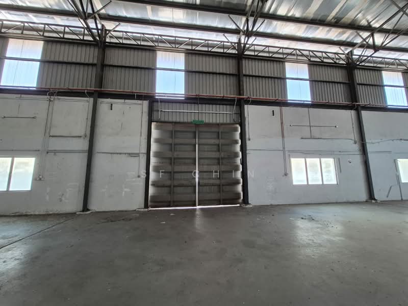 Semi-D Factory for Sale in Serendah (Selangor) - SF Chin - Side entrance - PropertyGuru.com.my