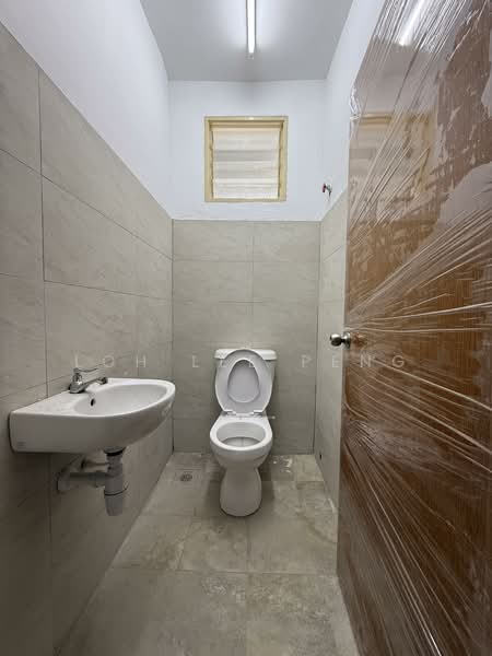 Detached Factory for Rent in Kawasan Perindustrian Pandan (Tebrau) - Loh Lee Peng - Bathroom - PropertyGuru.com.my