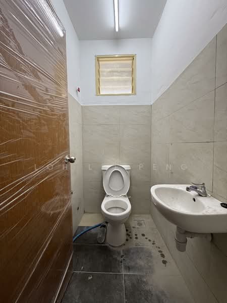 Detached Factory for Rent in Kawasan Perindustrian Pandan (Tebrau) - Loh Lee Peng - Bathroom - PropertyGuru.com.my