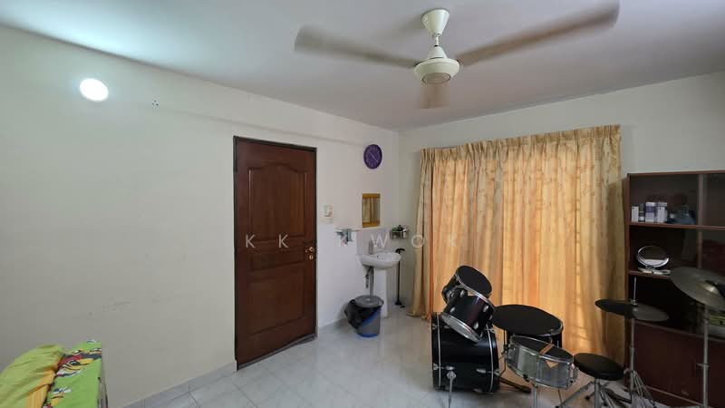 For Sale - Fettes Park Single Storey Semi-Detached Corner House.