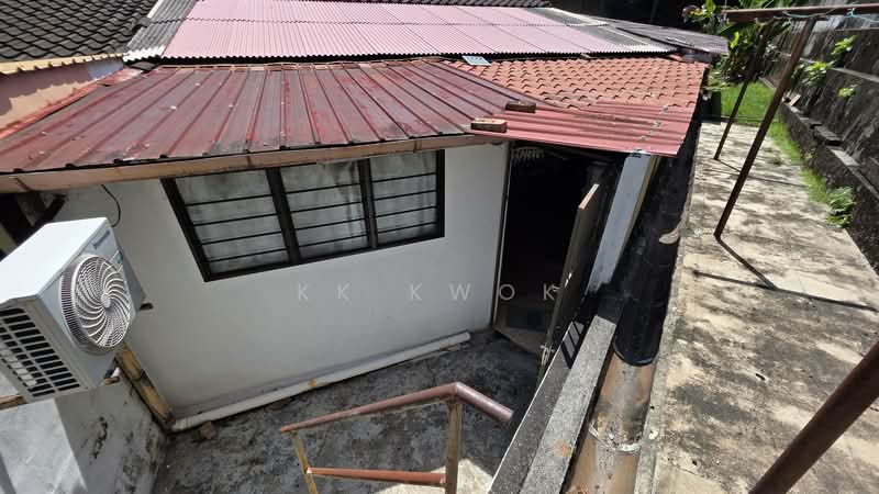 For Sale - Fettes Park Single Storey Semi-Detached Corner House.