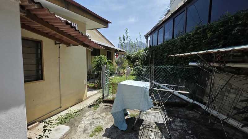 For Sale - Fettes Park Single Storey Semi-Detached Corner House.