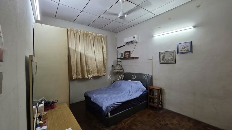Semi-Detached House for Sale in Fettes Park (Tanjung Tokong) - KK Kwok - Bedroom - PropertyGuru.com.my