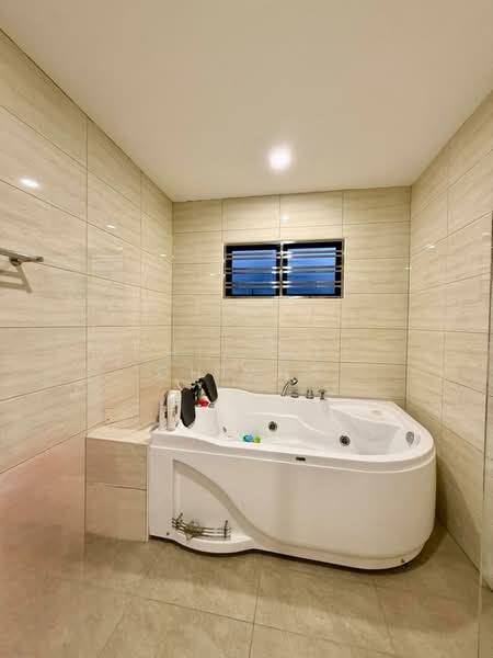 Taman Ehsan Jaya untuk Untuk Dijual - RM 880,000, Mac 2026 - Bathroom - PropertyGuru.com.my