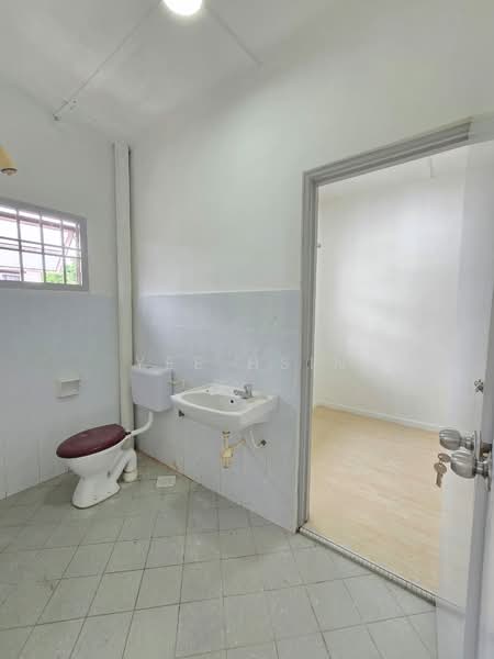 2-storey Terraced House for Sale in Johor Bahru (Johor) - Yee Hsin - Bathroom - PropertyGuru.com.my
