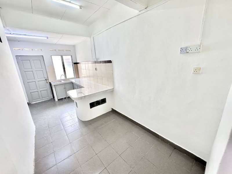 Desa Paya Mengkuang Gelang Patah untuk Untuk Dijual - RM 410,000, Mac 2026 - Kitchen - PropertyGuru.com.my