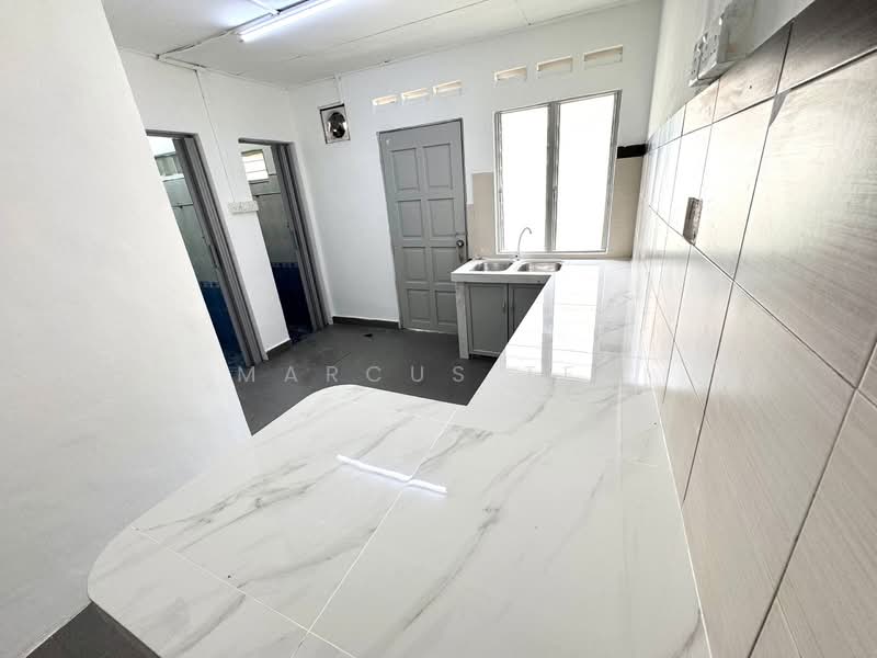 Desa Paya Mengkuang Gelang Patah untuk Untuk Dijual - RM 410,000, Mac 2026 - Kitchen - PropertyGuru.com.my