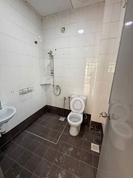 2-storey Terraced House for Sale in Bandar Seri Alam (Masai) - Marcus Tey - Bathroom - PropertyGuru.com.my