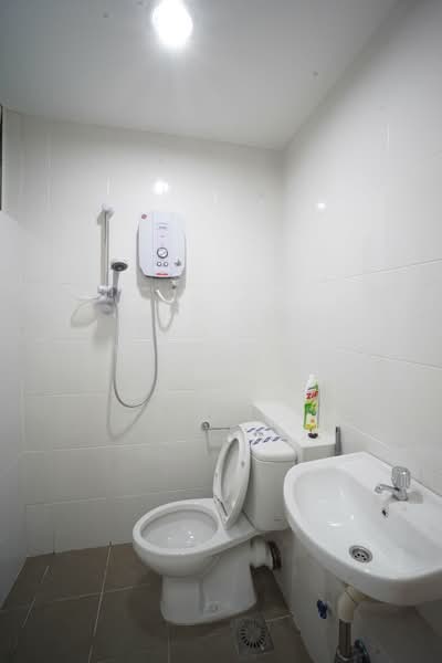 Condominium for Rent at The Bay Residences - Vincent Chong - Maid Bathroom - PropertyGuru.com.my