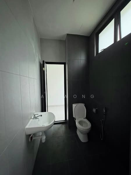 2-storey Terraced House for Sale in Taman Mount Austin (Tebrau) - Jay Wong - Bathroom - PropertyGuru.com.my