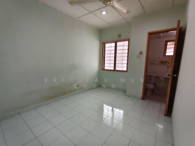 2-storey Terraced House for Sale in Puchong (Selangor) - Eric Lau Mun Chung - Bathroom - PropertyGuru.com.my